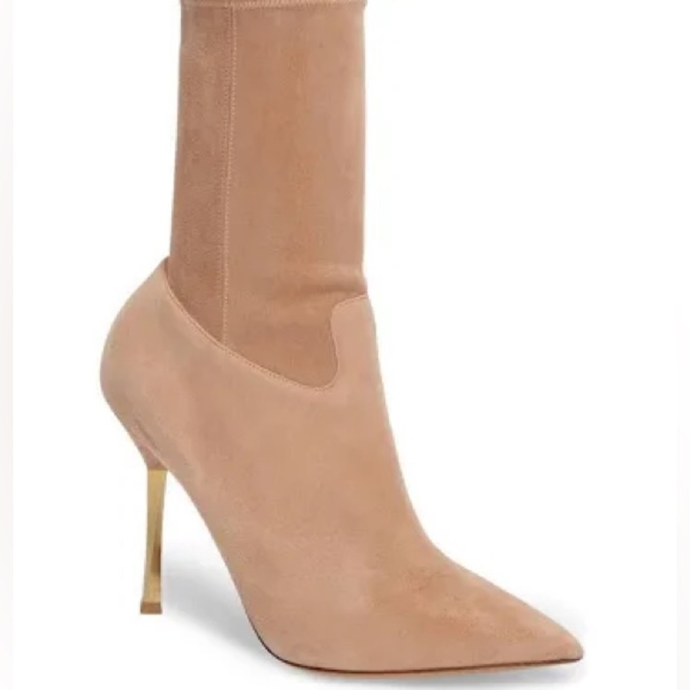 Valentino 105 mm twisteel heel in gold in excellent condition!!! Worn only once